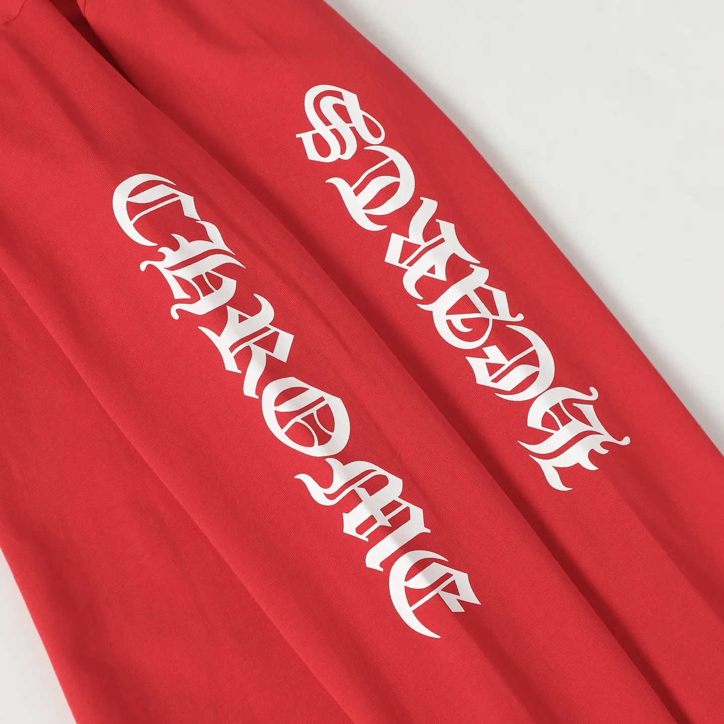 🅿️280 Come hearts/Cro Heart Sanskrit arm red roll printed long sleeves, the king of autumn and winter! Chest pockets, high weight threads on the collar and cuffs, the fabric is custom-woven and dyed 280g double yarn pure cotton fabric, washed anti-counterfeiting tags and other auxiliary labels are all correct versions, super conspicuous, super good-looking and super atmospheric, the same style for men and women! The overall upper body shows fashion and individuality, and couples wearing it together are recommended T-shirts by the Street Ace!! Color: Red Size: XS-L